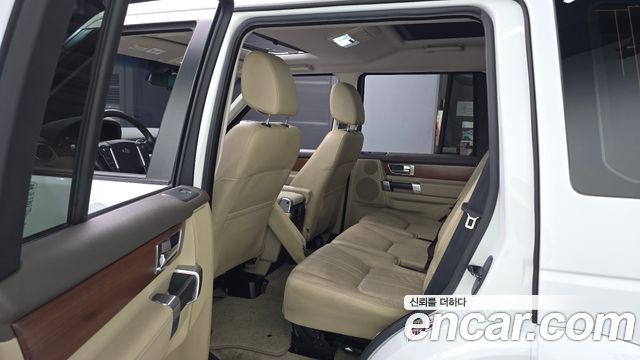 Land Rover Discovery 2016 — photo 11