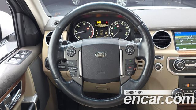 Land Rover Discovery 2016 — photo 13