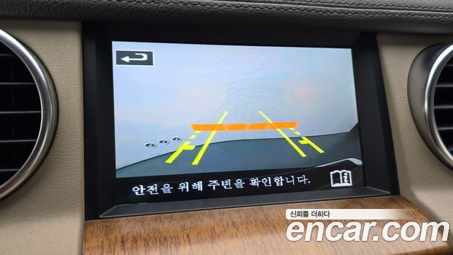 Land Rover Discovery 2016 — photo 16