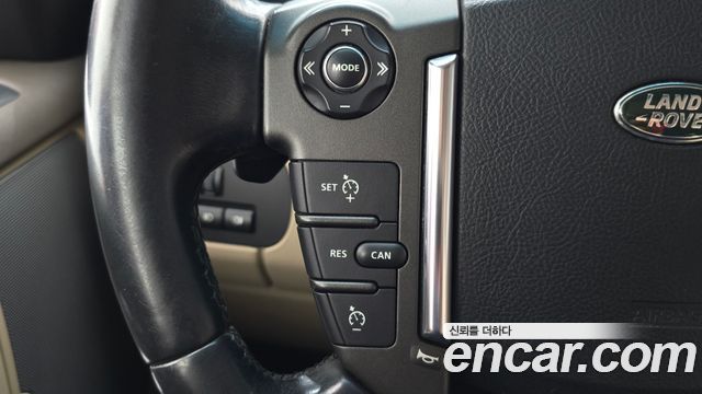 Land Rover Discovery 2016 — photo 17