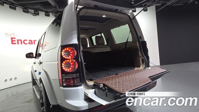 Land Rover Discovery 2016 — photo 18