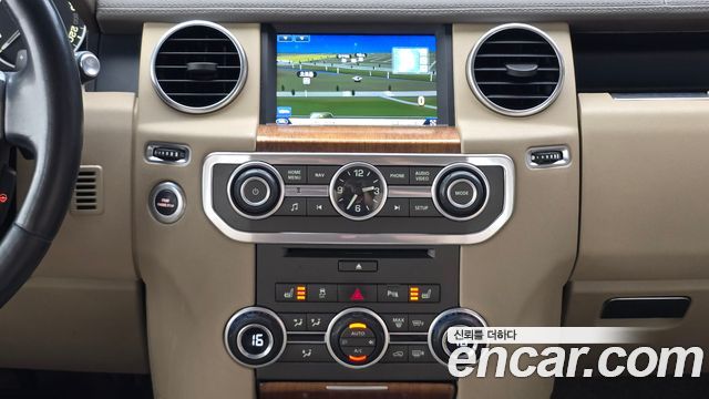 Land Rover Discovery 2016 — photo 19