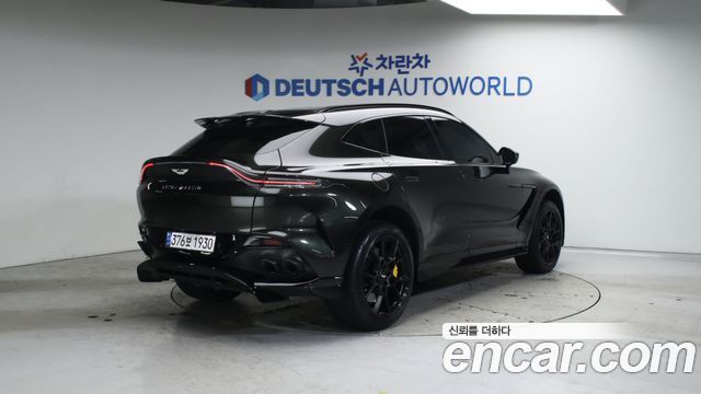 Aston Martin DBX 2023 — photo 2