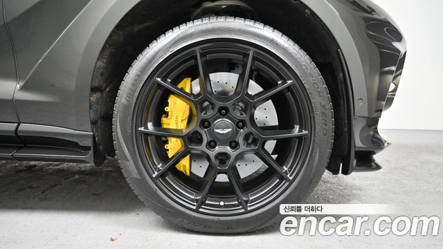 Aston Martin DBX 2023 — photo 5