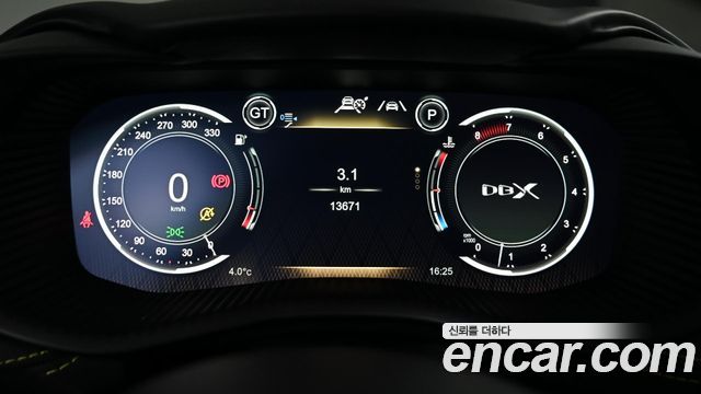 Aston Martin DBX 2023 — photo 8