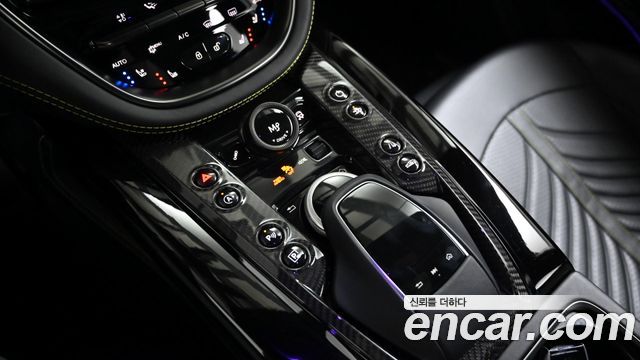 Aston Martin DBX 2023 — photo 9