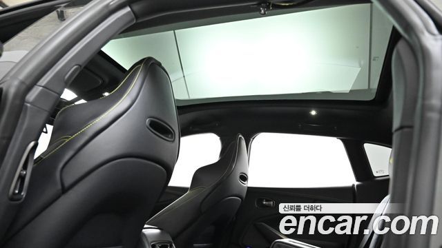 Aston Martin DBX 2023 — photo 19