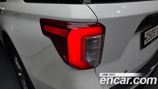 Ford Explorer 2020 — photo 9