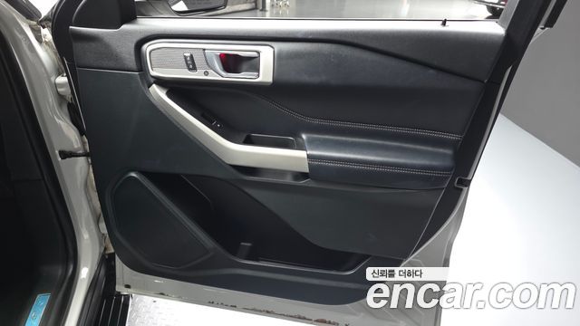 Ford Explorer 2020 — photo 14