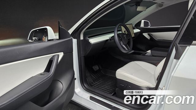 Tesla Model Y 2021 — photo 13