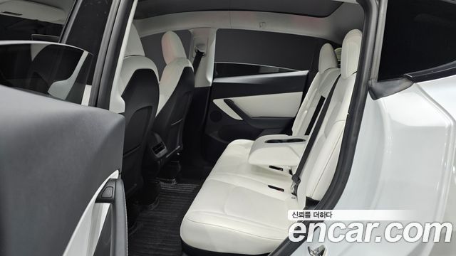 Tesla Model Y 2021 — photo 17
