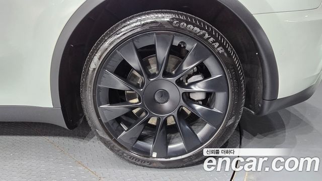 Tesla Model Y 2021 — photo 7