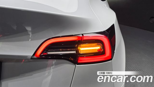 Tesla Model Y 2021 — photo 9