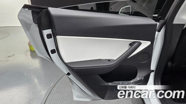 Tesla Model Y 2021 — photo 15