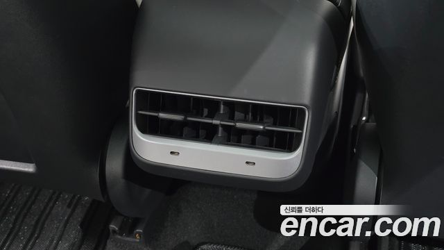 Tesla Model Y 2021 — photo 28
