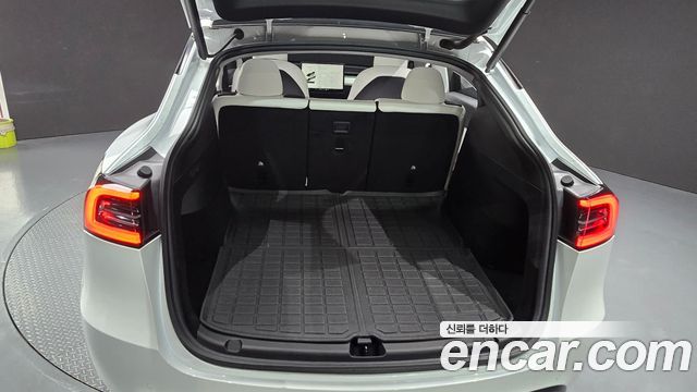 Tesla Model Y 2021 — photo 30