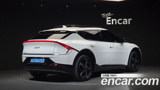 Kia EV6 2023 — photo 2