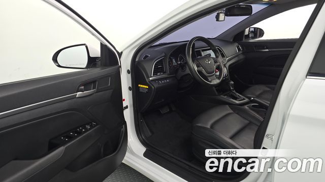 Hyundai AVANTE 2016 — photo 10