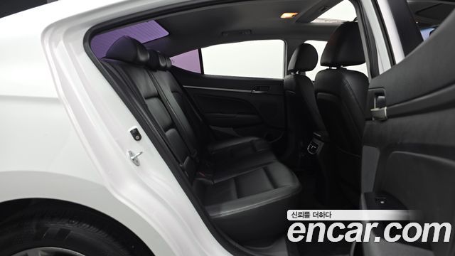 Hyundai AVANTE 2016 — photo 12