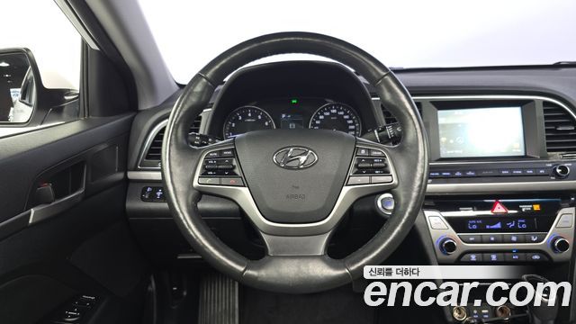 Hyundai AVANTE 2016 — photo 13