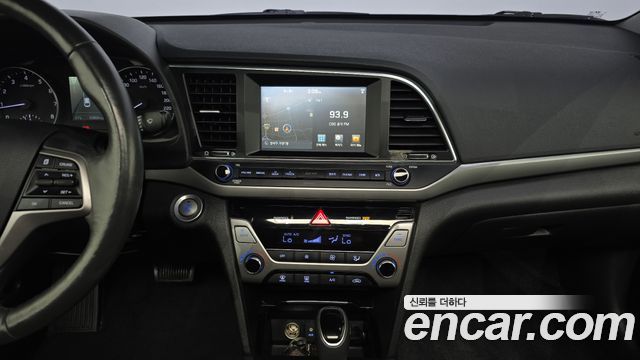 Hyundai AVANTE 2016 — photo 14