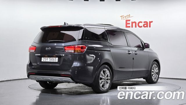 Kia Canival 2015 — photo 2
