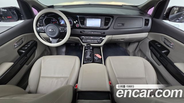 Kia Canival 2015 — photo 10