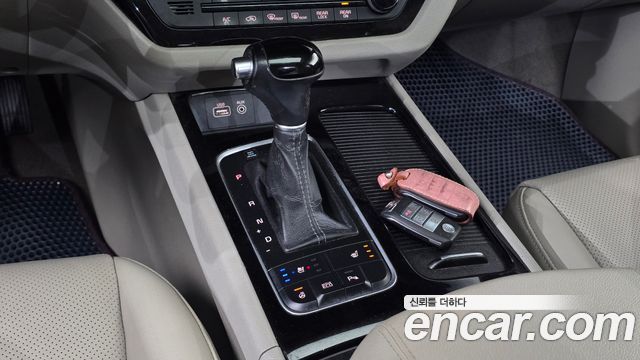 Kia Canival 2015 — photo 12
