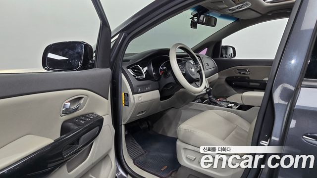 Kia Canival 2015 — photo 13