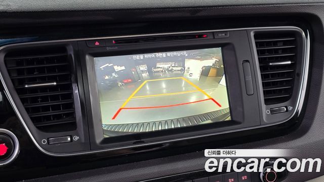 Kia Canival 2015 — photo 22
