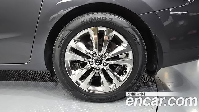 Kia Canival 2015 — photo 7