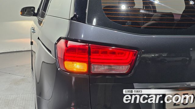 Kia Canival 2015 — photo 9