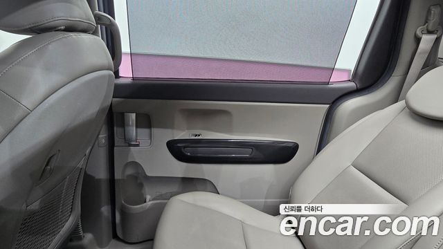 Kia Canival 2015 — photo 15