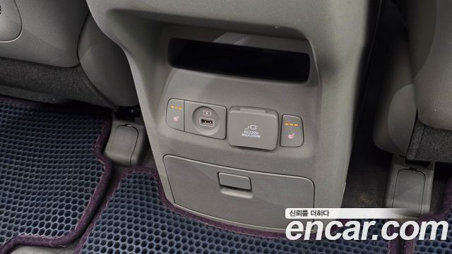 Kia Canival 2015 — photo 28