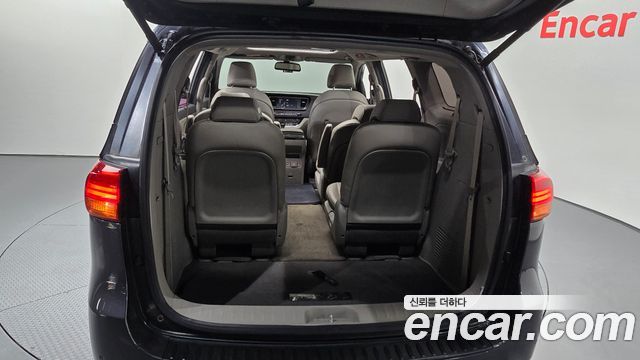 Kia Canival 2015 — photo 31