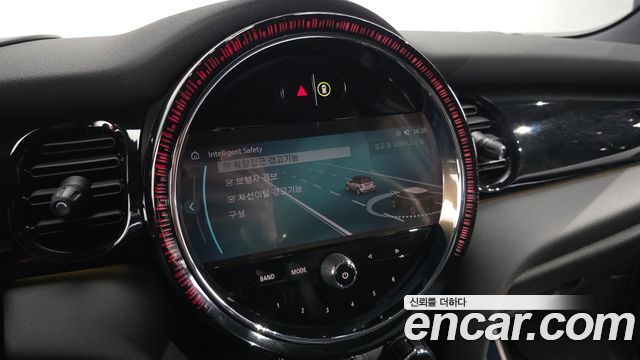 Mini Cooper 2023 — photo 31