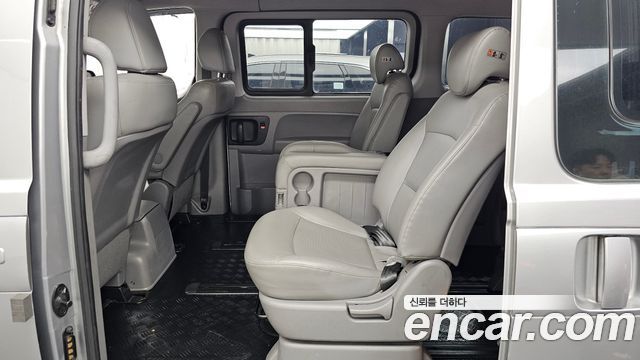 Hyundai Starex 2019 — photo 16