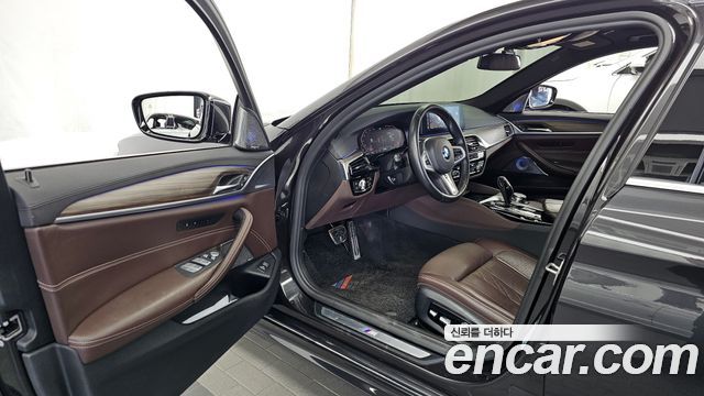 BMW 5-Series 2020 — photo 10