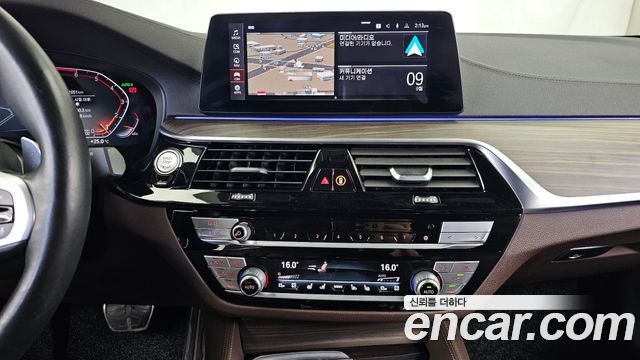 BMW 5-Series 2020 — photo 14