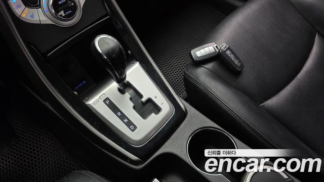Hyundai AVANTE 2011 — photo 12