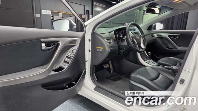 Hyundai AVANTE 2011 — photo 13