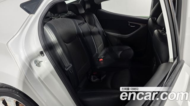 Hyundai AVANTE 2011 — photo 17