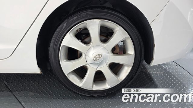 Hyundai AVANTE 2011 — photo 7