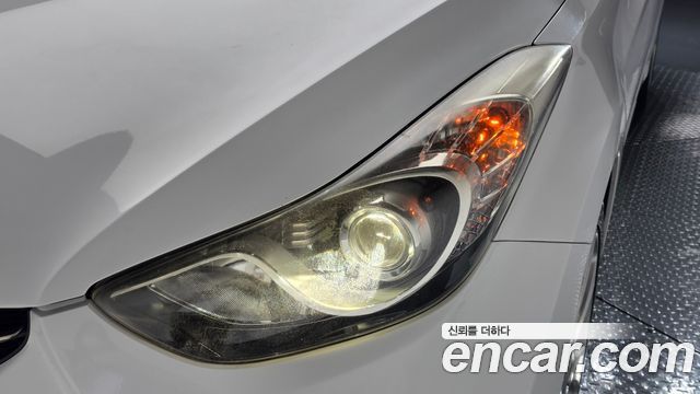Hyundai AVANTE 2011 — photo 8