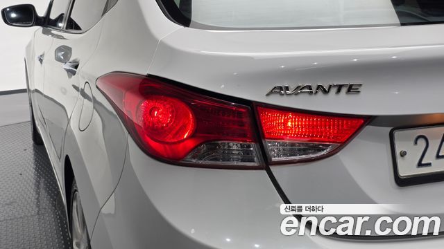 Hyundai AVANTE 2011 — photo 9