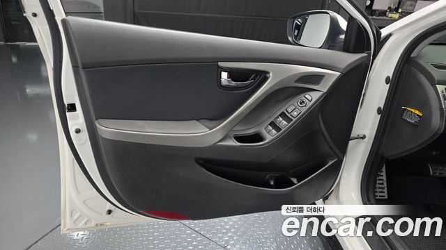 Hyundai AVANTE 2011 — photo 14