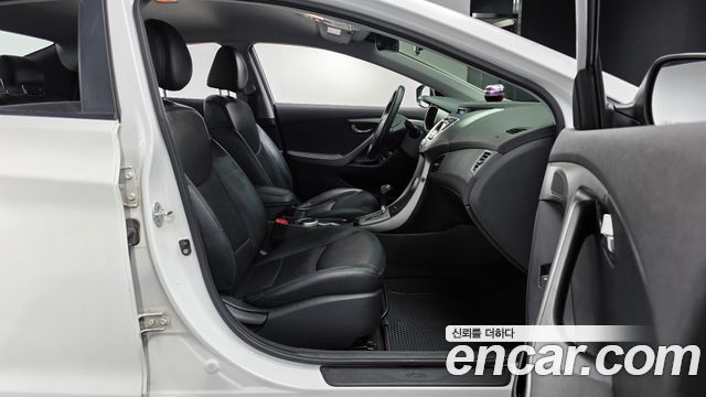 Hyundai AVANTE 2011 — photo 16