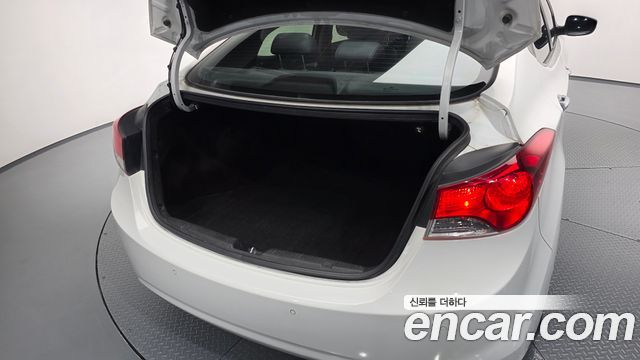 Hyundai AVANTE 2011 — photo 32