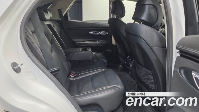 Genesis GV70 2021 — photo 17