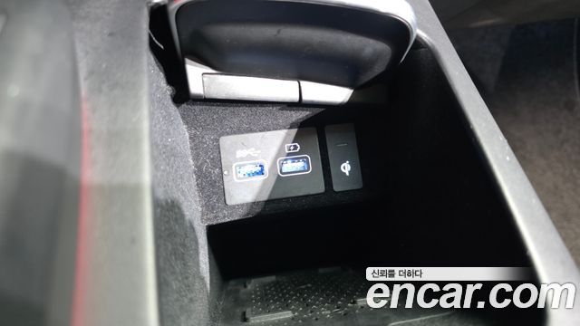 Genesis GV70 2021 — photo 19
